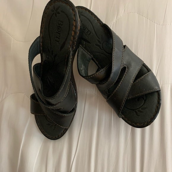 Born Shoes - BORN women’s 7 black leather criss cross sandals